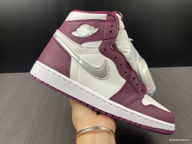 MaikeSneakers Jordan Bordeaux Air 555088-611 High 1 OG 0817